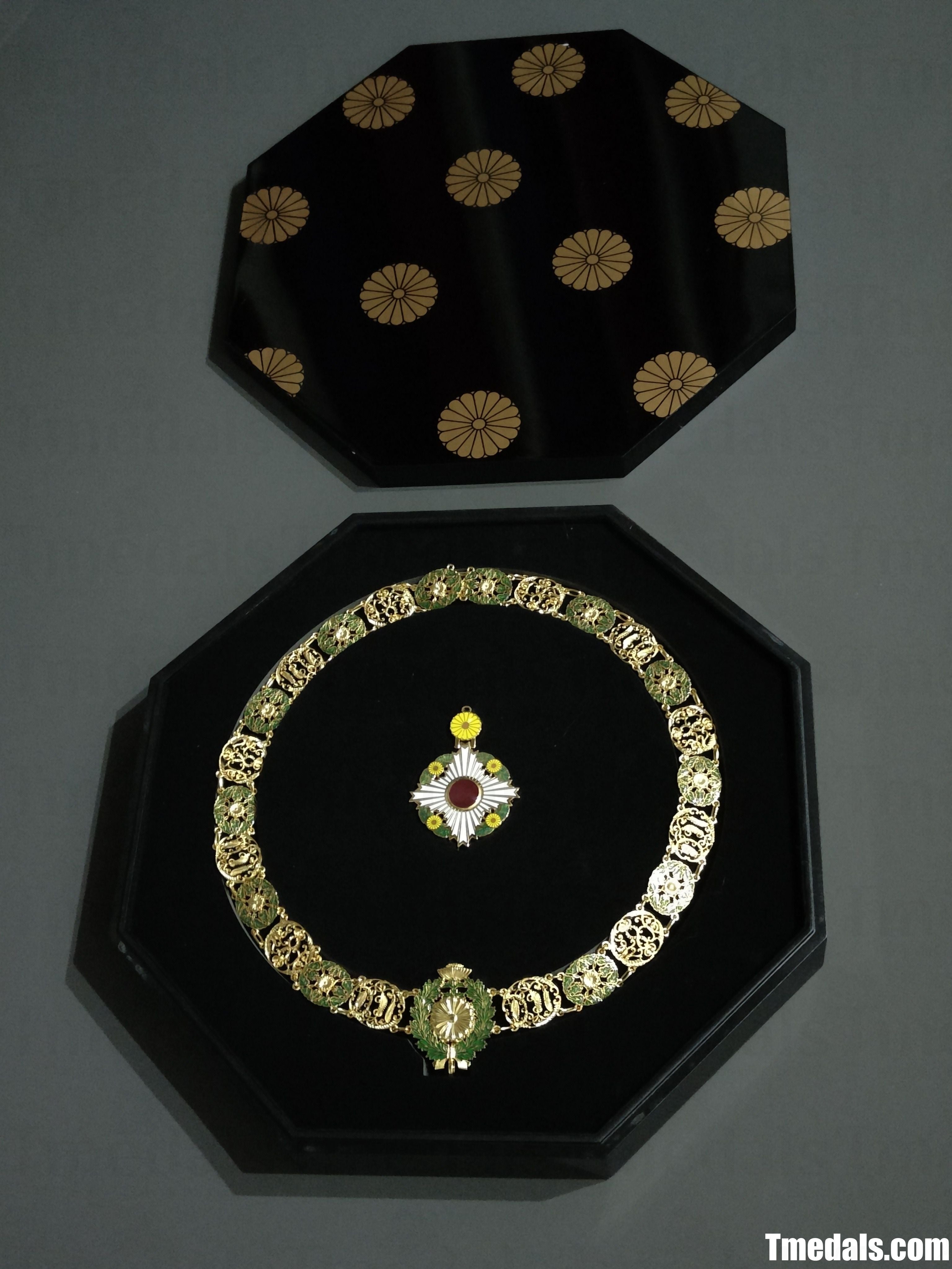 Japan Grand Cordon of the Order of the Chrysanthemum – Full (Copper + Hard Enamel) detail view 20