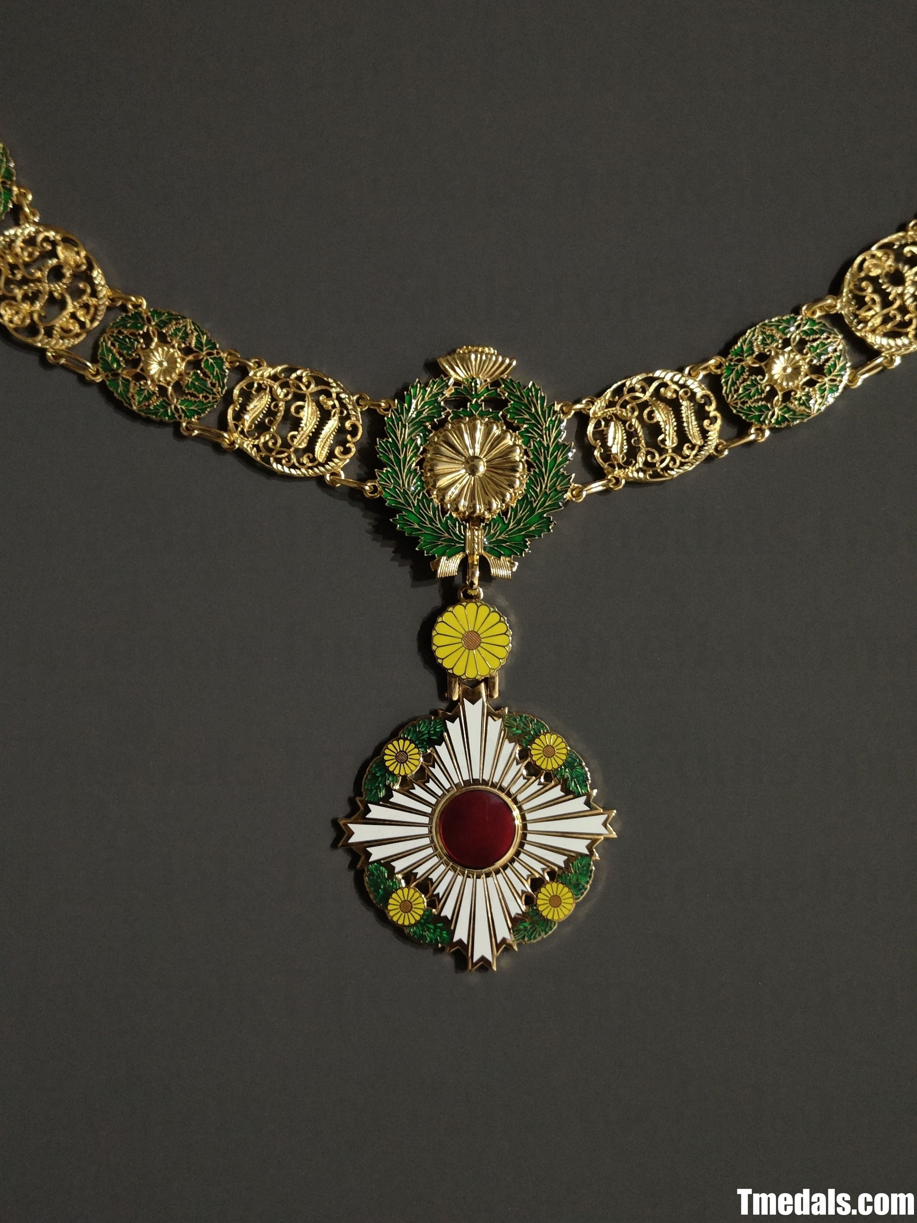 Japan Grand Cordon of the Order of the Chrysanthemum – Full (Copper + Hard Enamel) detail view 17