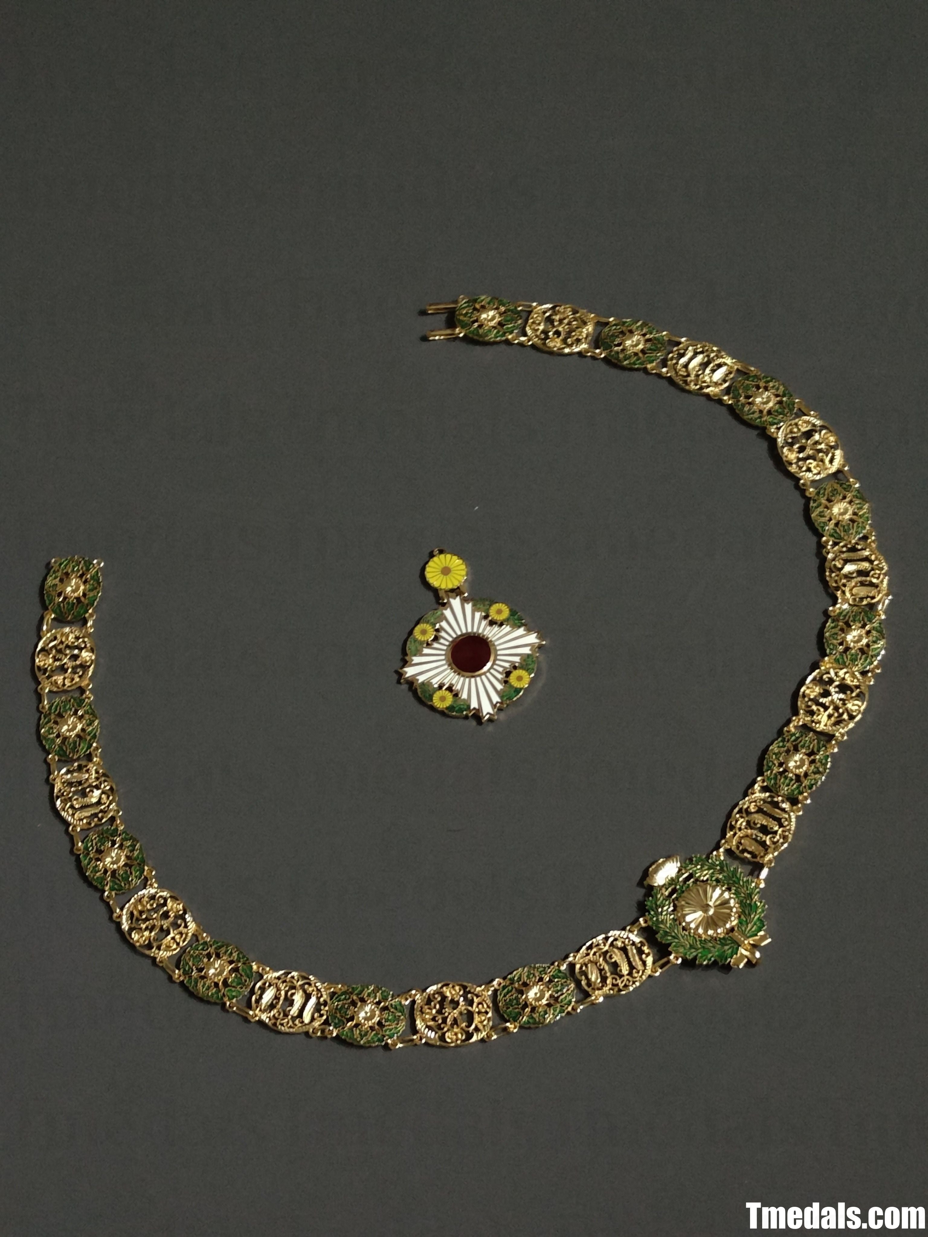 Japan Grand Cordon of the Order of the Chrysanthemum – Full (Copper + Hard Enamel) detail view 18