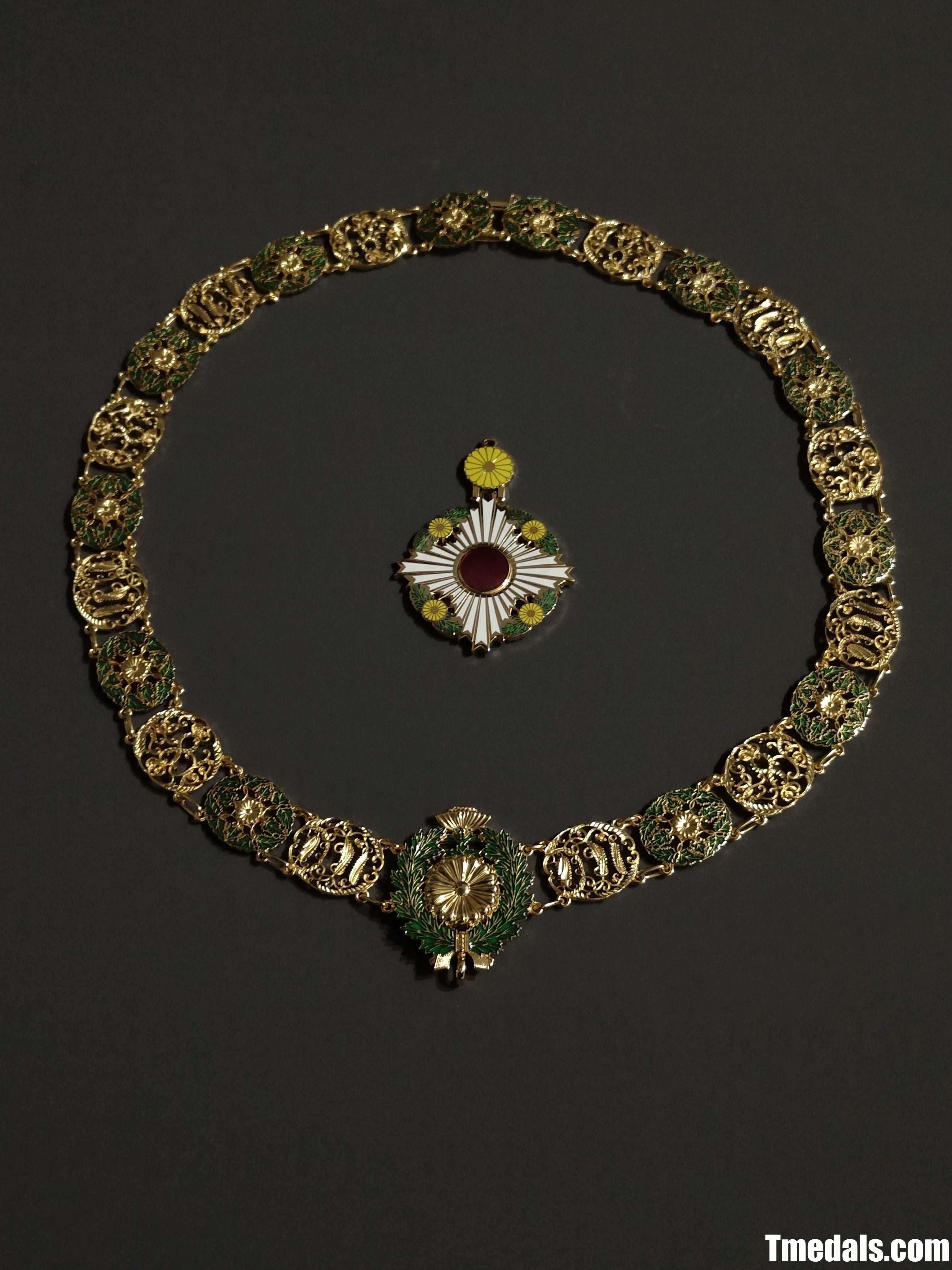 Japan Grand Cordon of the Order of the Chrysanthemum – Full (Copper + Hard Enamel) detail view 11