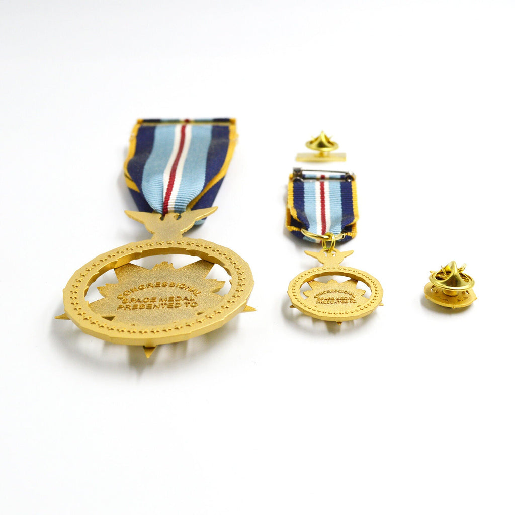 Cased U.S. Space MOH Space Medal of Honor Short Ribbon Version WWII Badge Order detail view 6