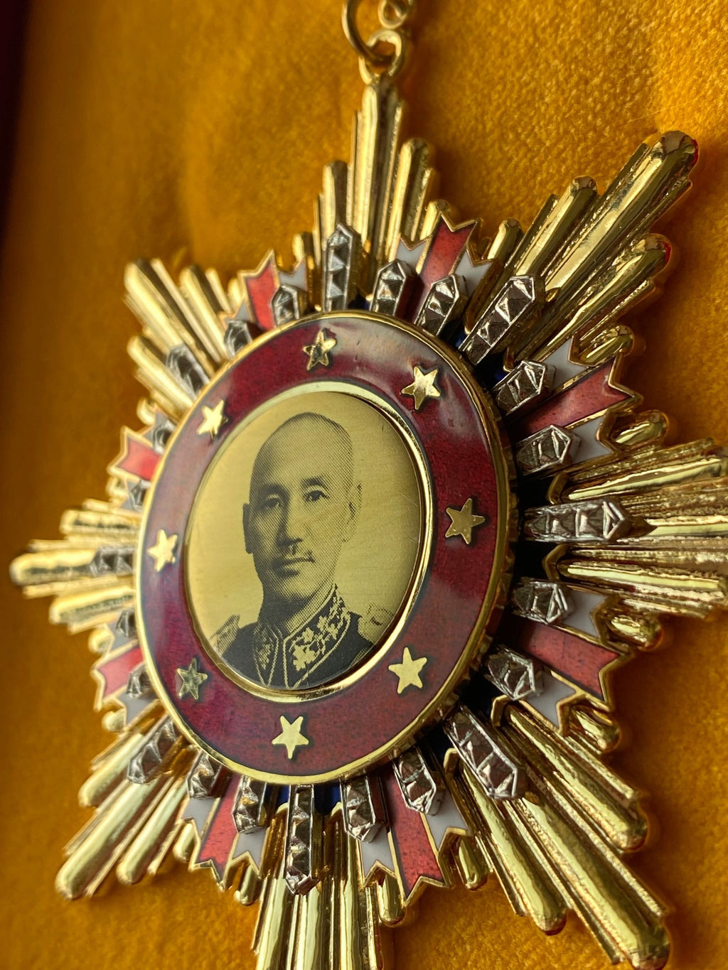 Republic of China Order of Victory Against Japanese Aggression WWII – Full-Size detail view 4