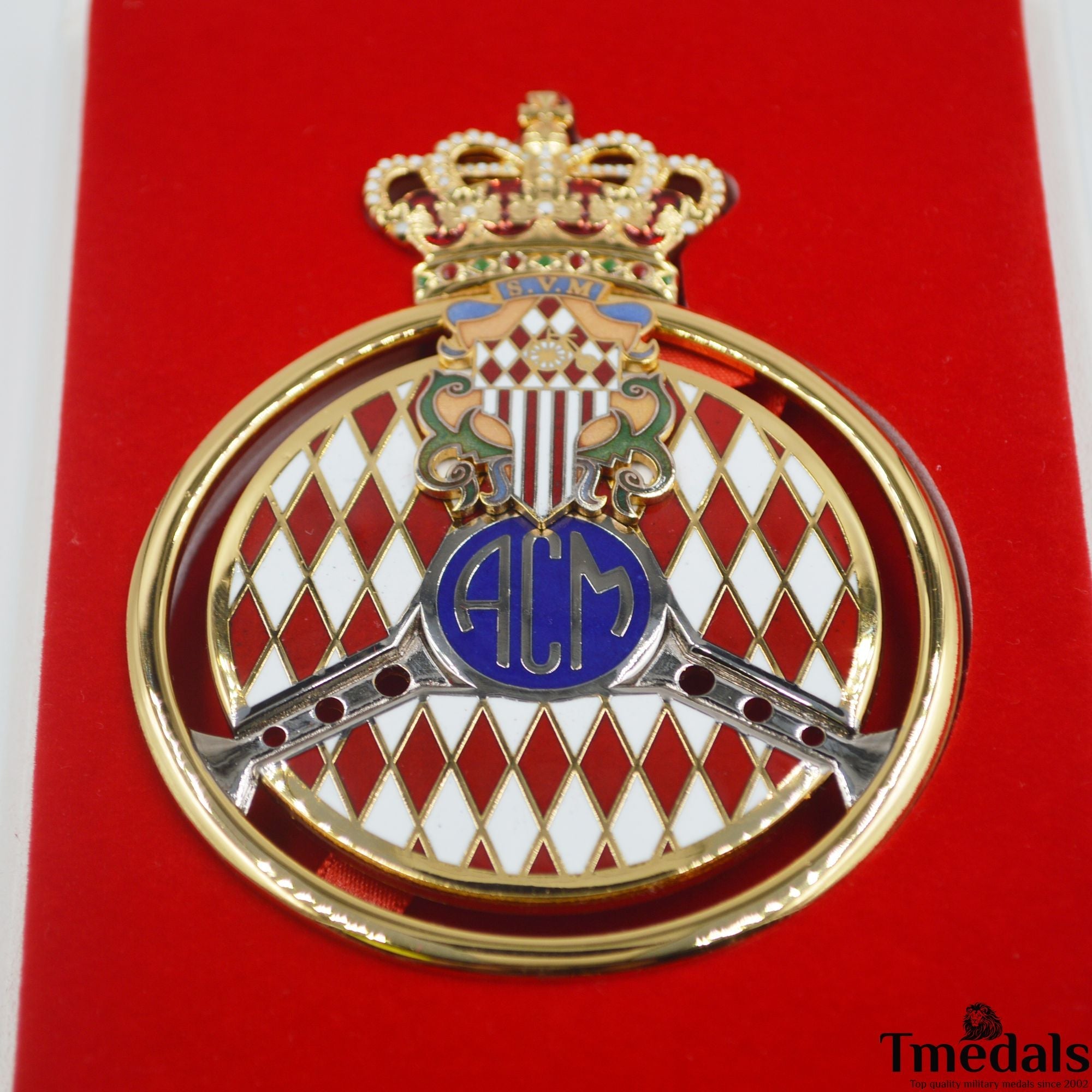 Original Automobile Club de Monaco (ACM) Gold Grille Badge – 2011 Issue, Cased detail view 10