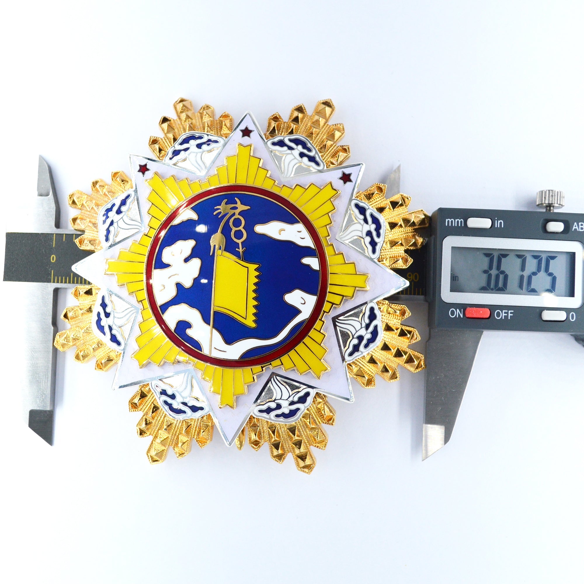 Chinese Republic Order of the Cloud and Banner First Class No. 130 detail view 5