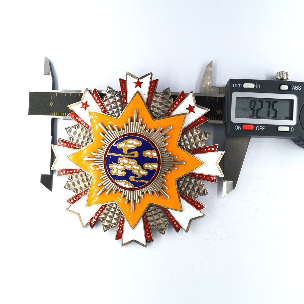 Chinese Republic Order of Propitious Clouds Breast star detail view 11