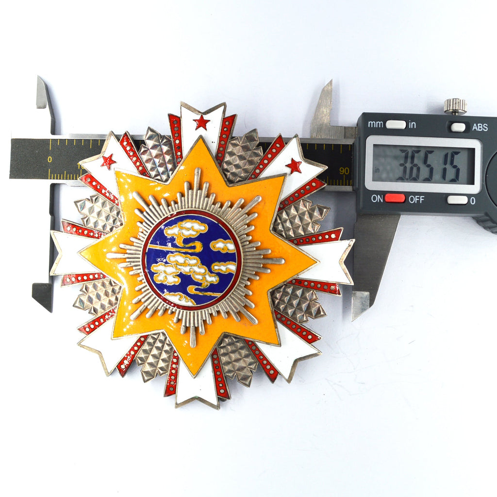 Chinese Republic Order of Propitious Clouds Breast star detail view 10