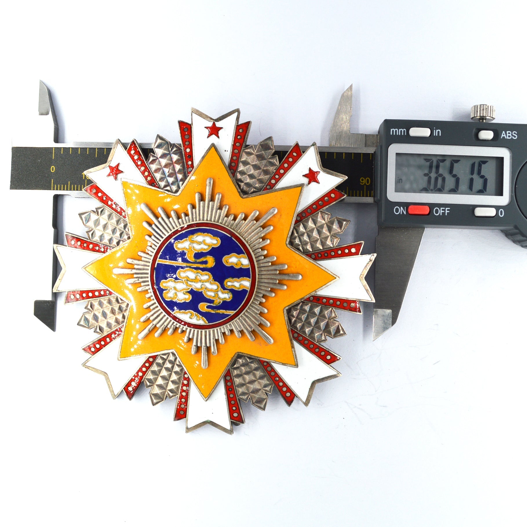 Chinese Republic Order of Propitious Clouds Breast star detail view 10