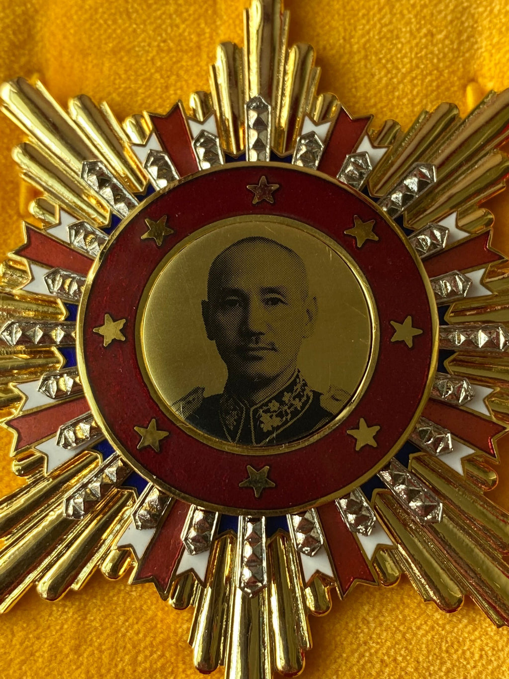 Republic of China Order of Victory Against Japanese Aggression WWII – Full-Size detail view 3