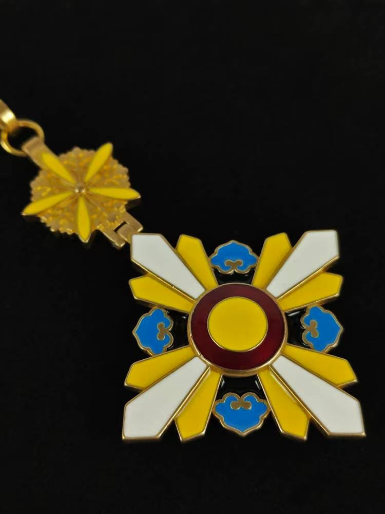 Manchurian Empire – Order of the Auspicious Cloud, 3rd Class Badge () detail view 5