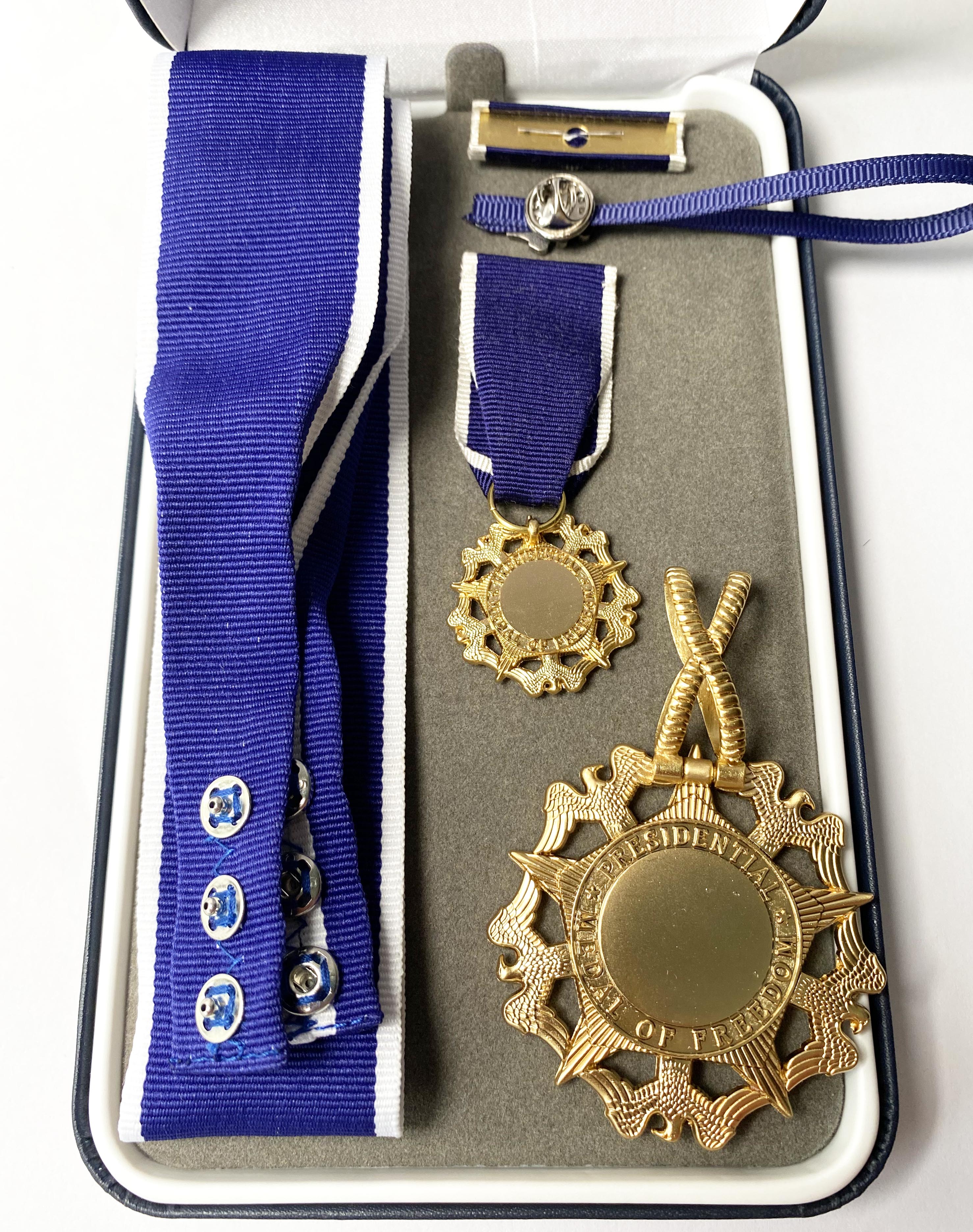Cased U.S. Presidential Medal of Freedom 1963-Present U.S. Award detail view 10