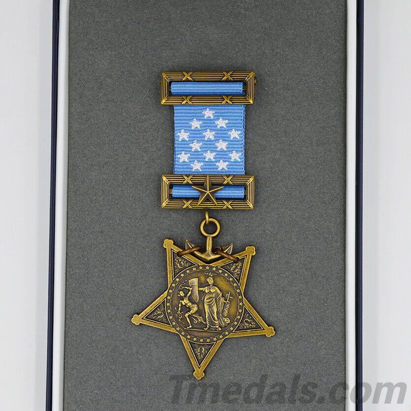 Cased U.S. Medal of Honor – Navy 1913 – 1942 – Full-Size replica