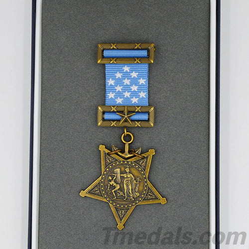 Cased U.S. Medal of Honor – Navy 1913 – 1942 – Full-Size replica