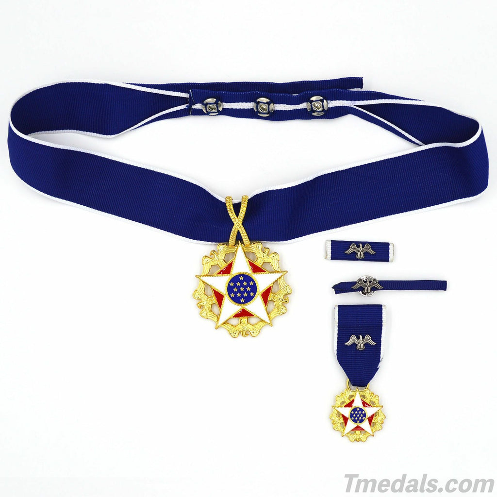 Cased U.S. U.S. Order Badge, Presidential Medal of Freedom, 1963-Present WWII reproduction