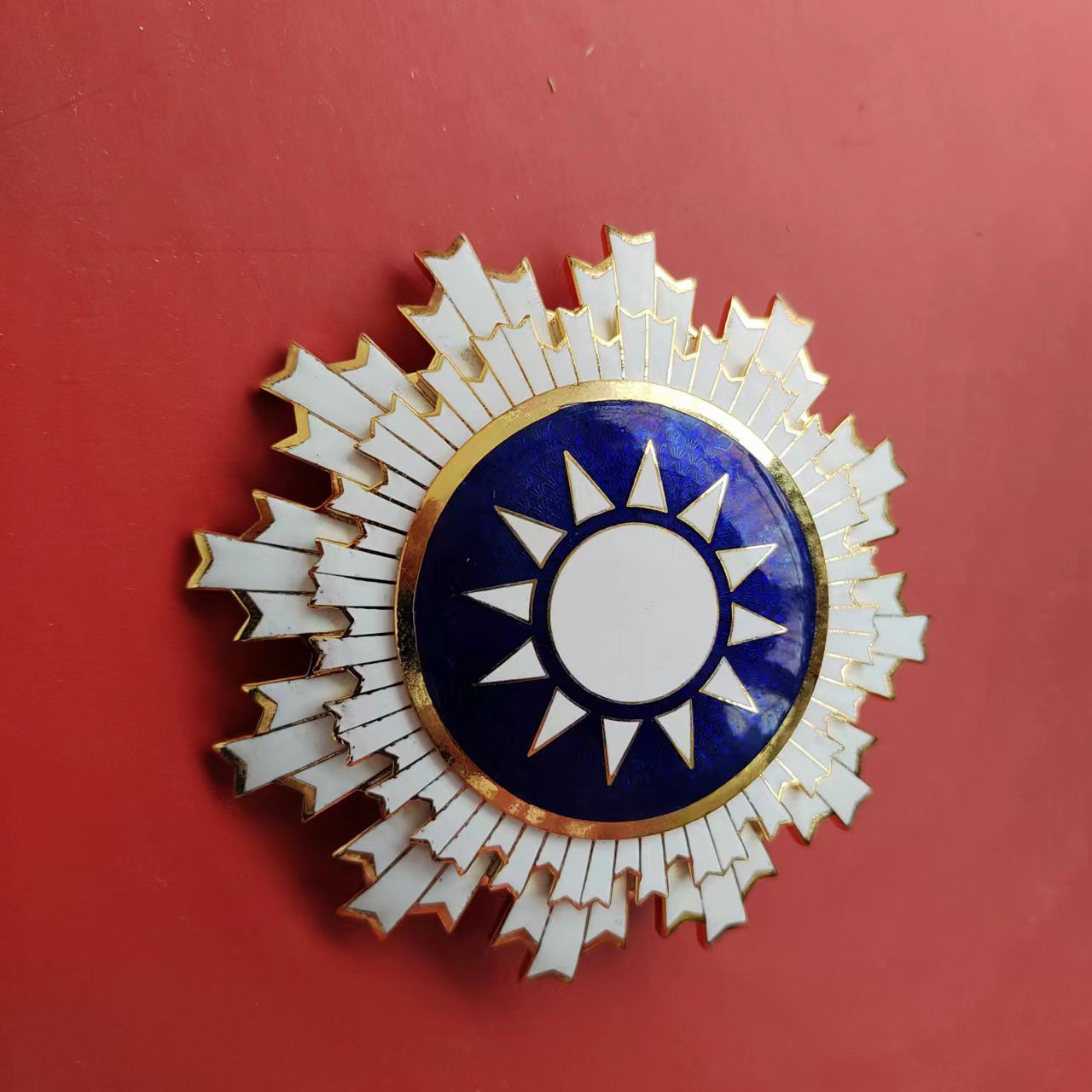 Chinese-REPUBLIC Order of Blue Sky and White Sun Breast star Badge 1945 WWII detail view 4