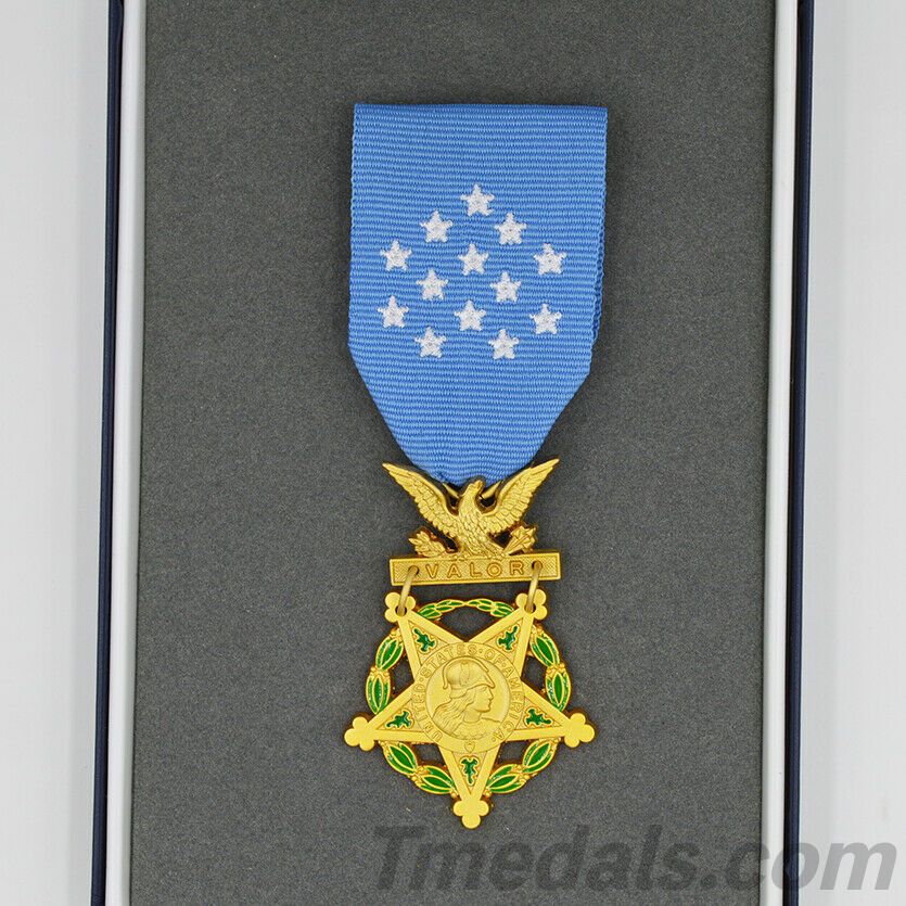 Cased U.S. WWII Order Army Medal of Honor 1904-1944 MOH Medal Order replica
