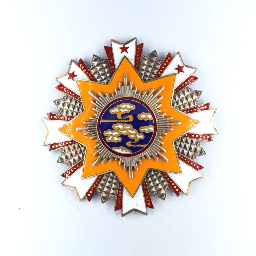 Chinese Republic Order of Propitious Clouds Breast star detail view 7