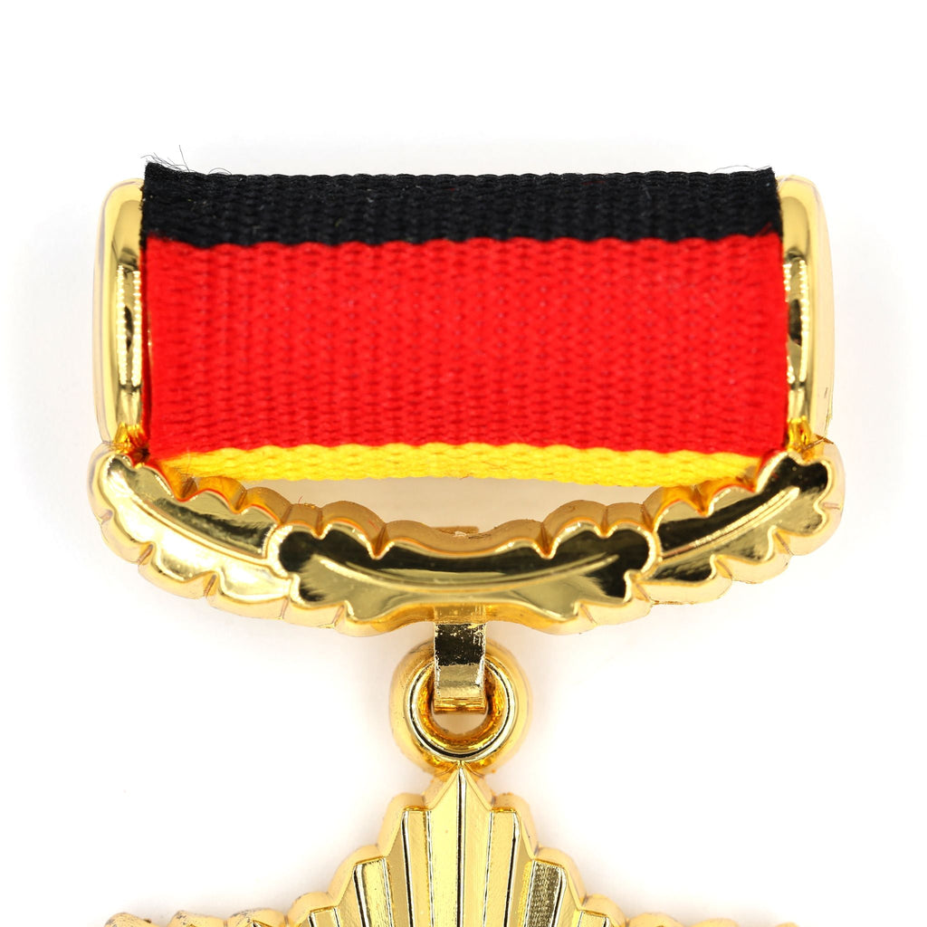 East Germany DDR Order of Merit – Gold Class Medal detail view 6