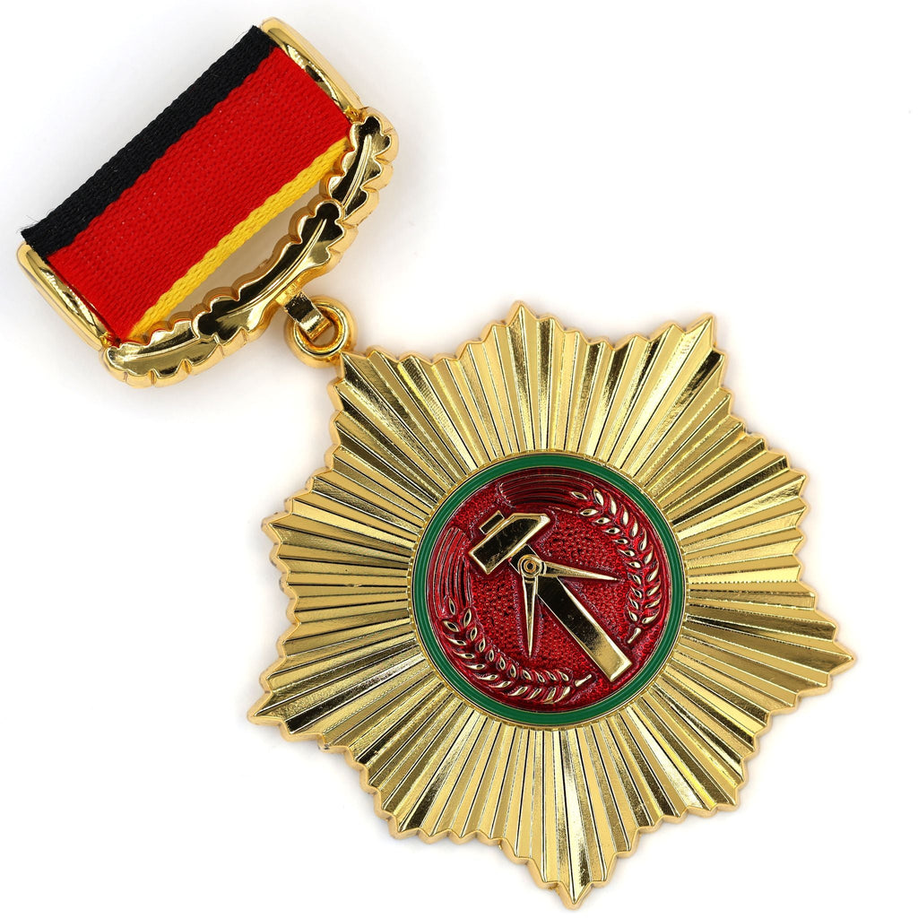 East Germany DDR Order of Merit – Gold Class Medal detail view 3