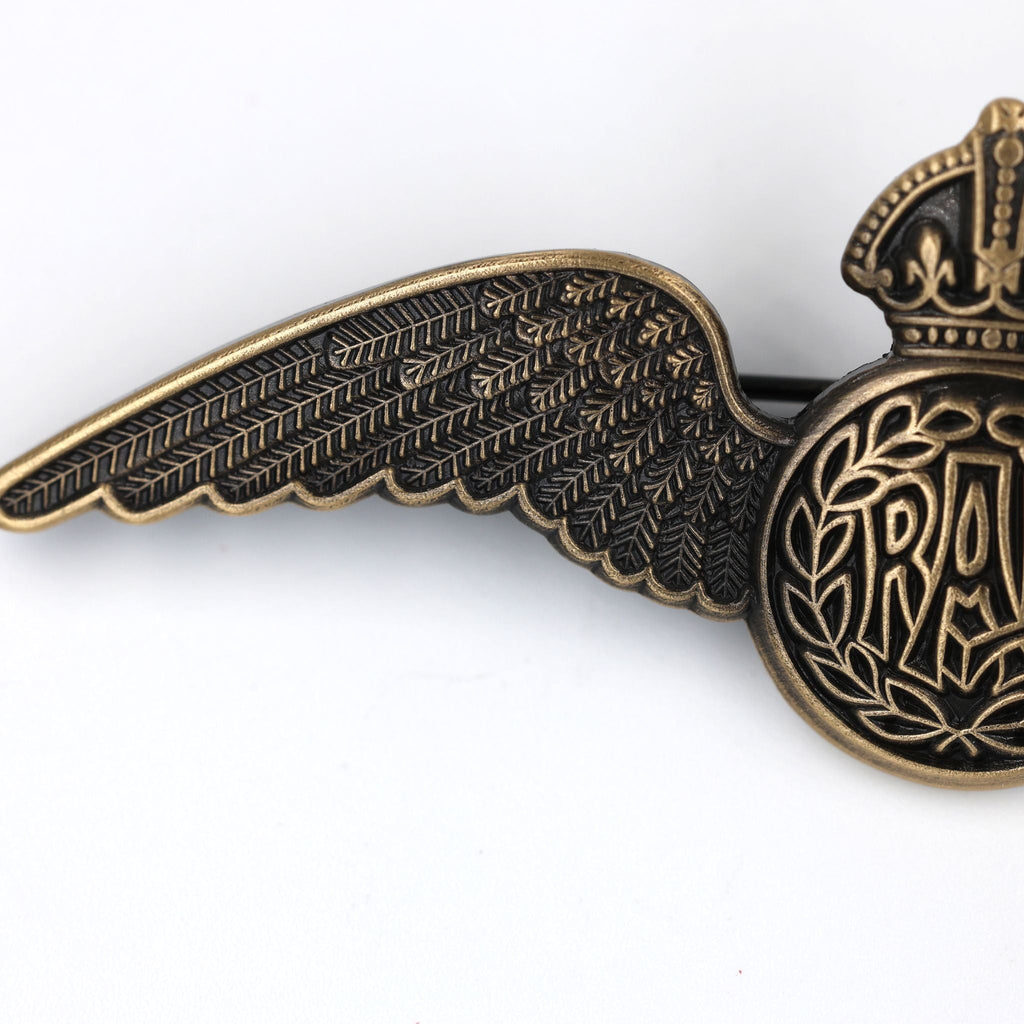 RAF Royal Air Force Pilot Wings Brooch Pin Antique Bronze Badge detail view 8