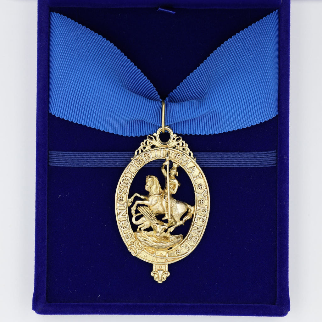 Cased British Order of the Garter “Lesser George” St George Neck Badge Ribbon detail view 19