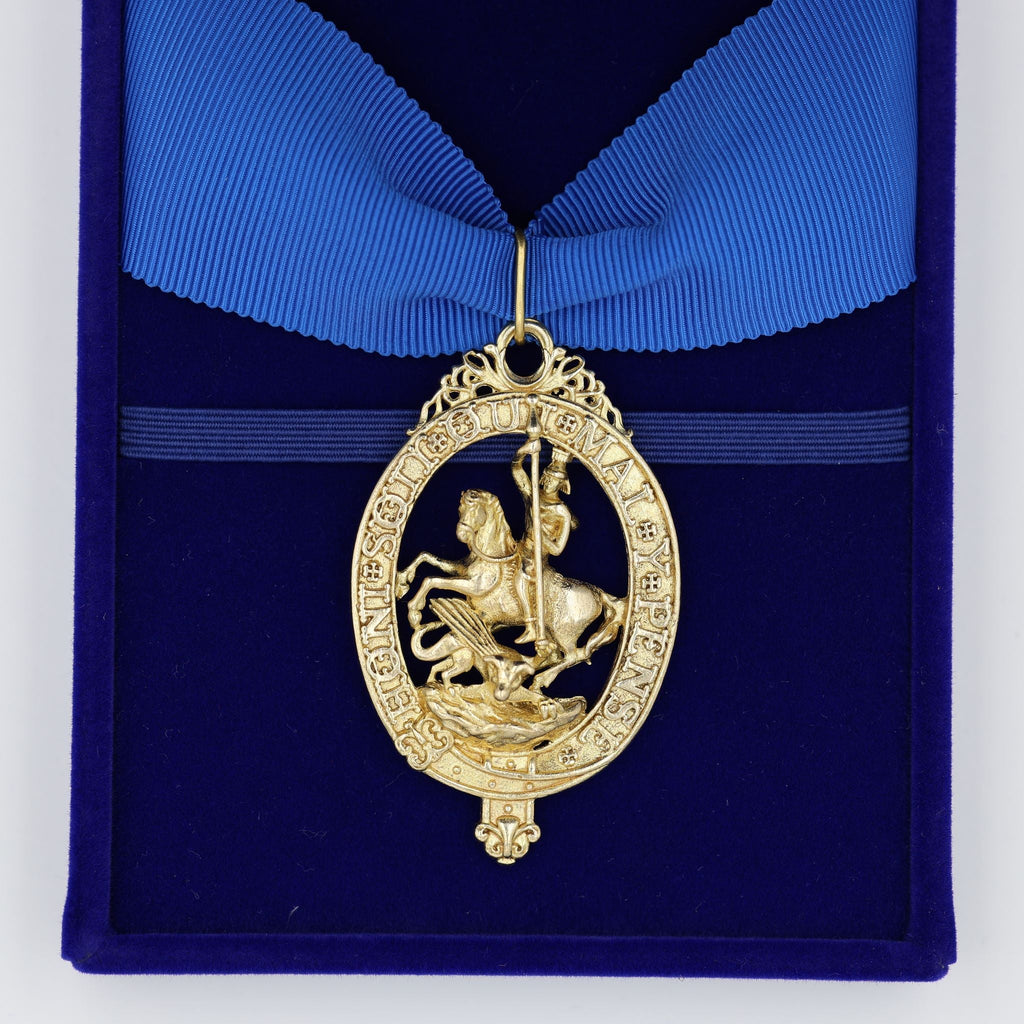 Cased British Order of the Garter “Lesser George” St George Neck Badge Ribbon detail view 23