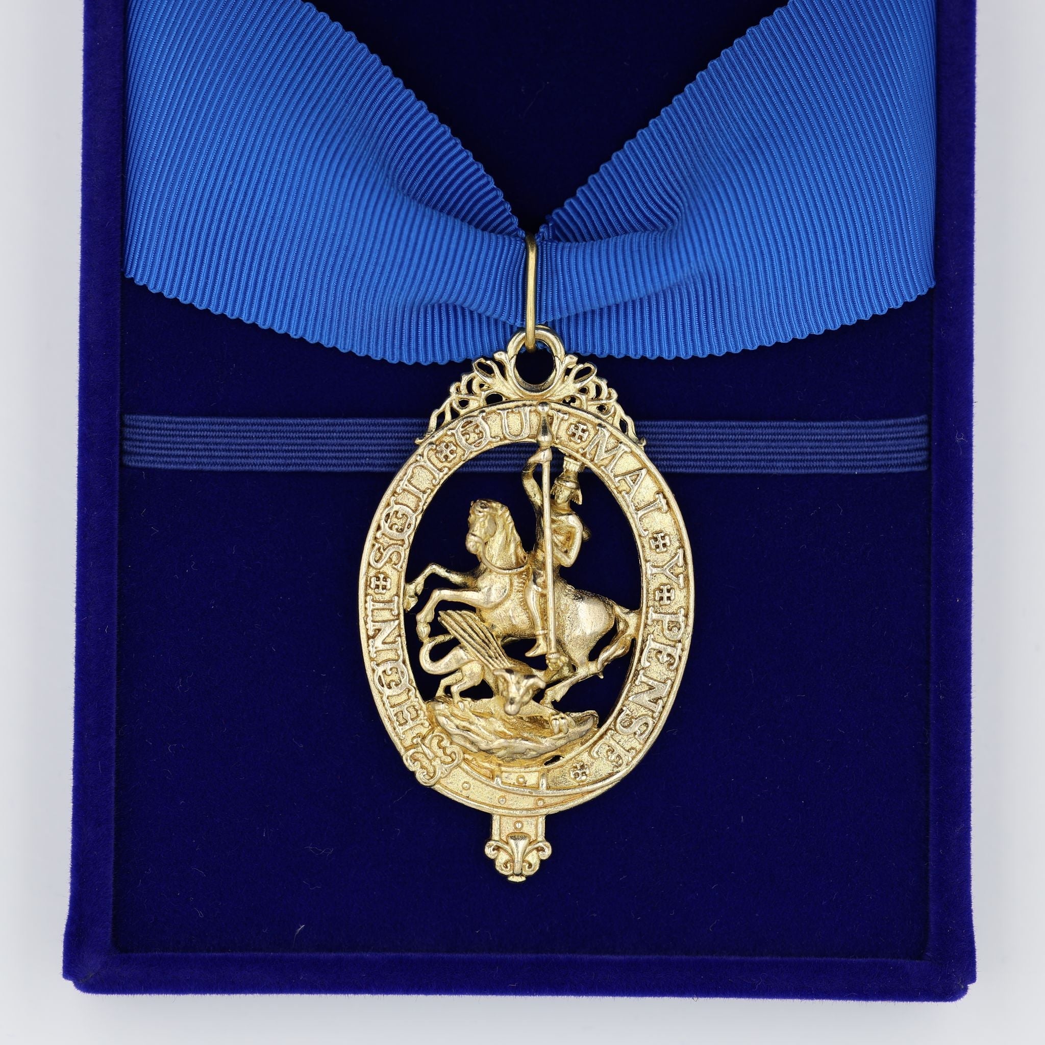 Cased British Order of the Garter “Lesser George” St George Neck Badge Ribbon detail view 23