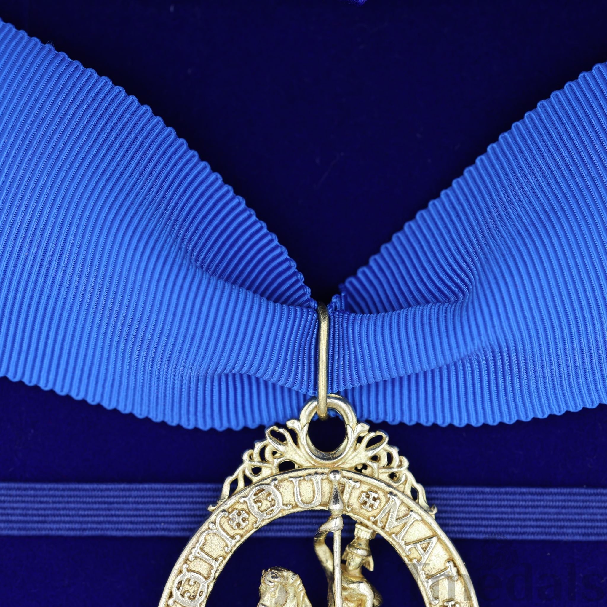 Cased British Order of the Garter “Lesser George” St George Neck Badge Ribbon detail view 18