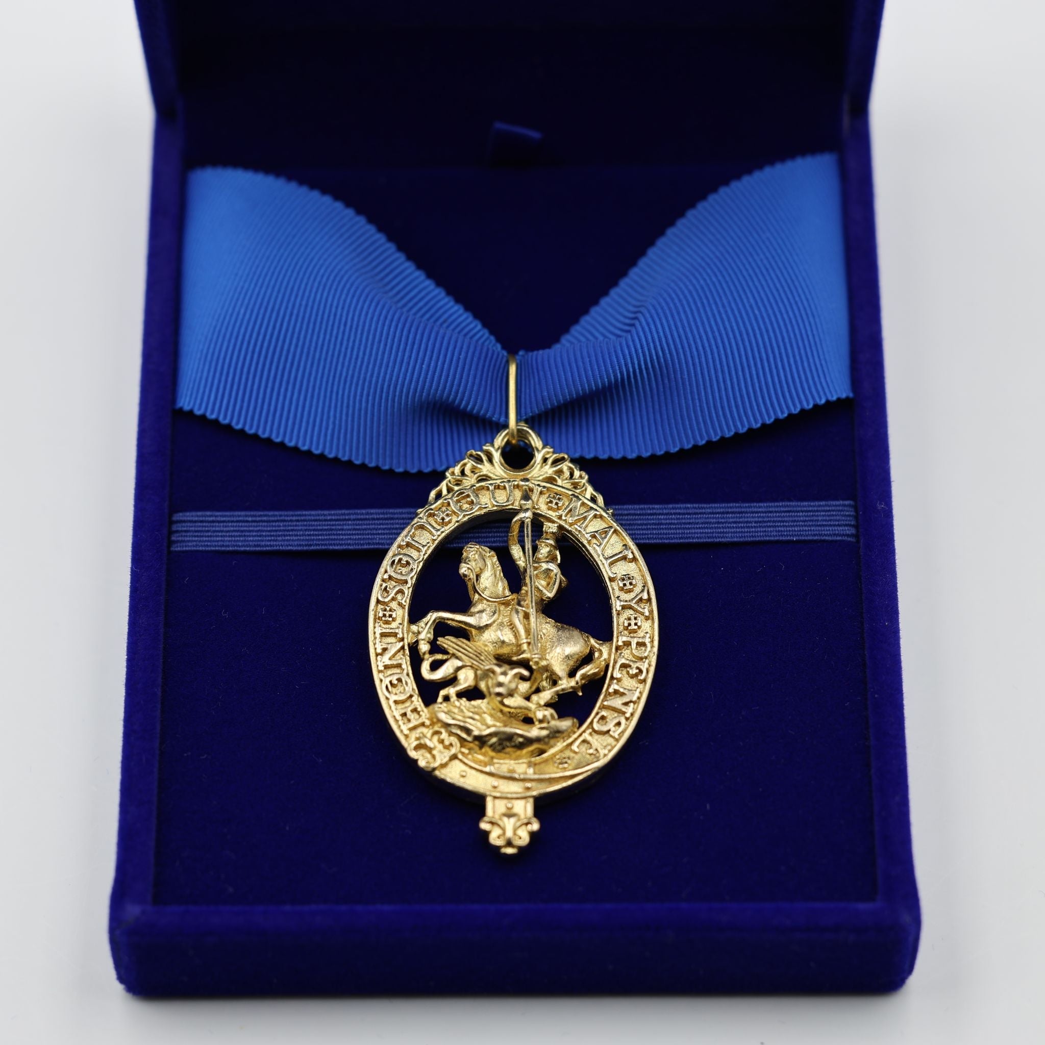 Cased British Order of the Garter “Lesser George” St George Neck Badge Ribbon detail view 21