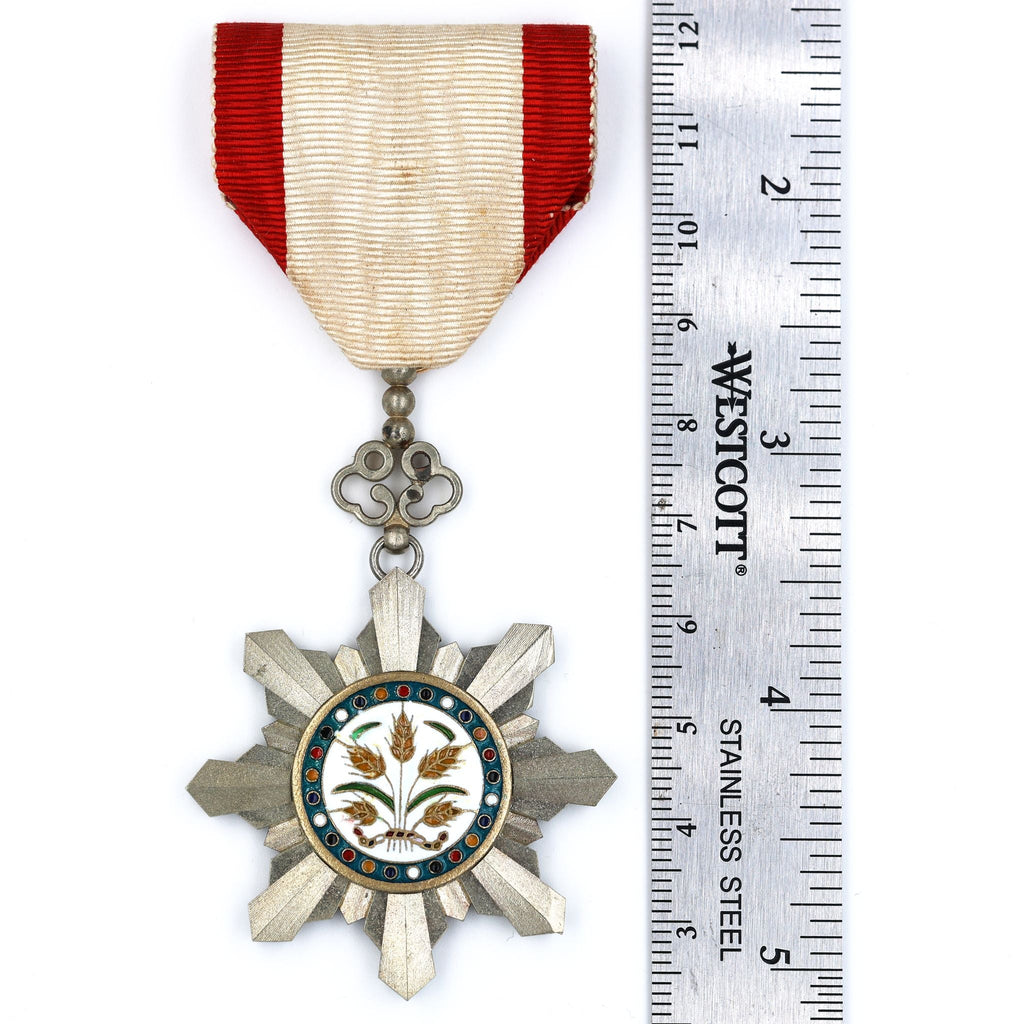 Republic of China 1912 Order of Golden Grain 8th Class Medal detail view 3