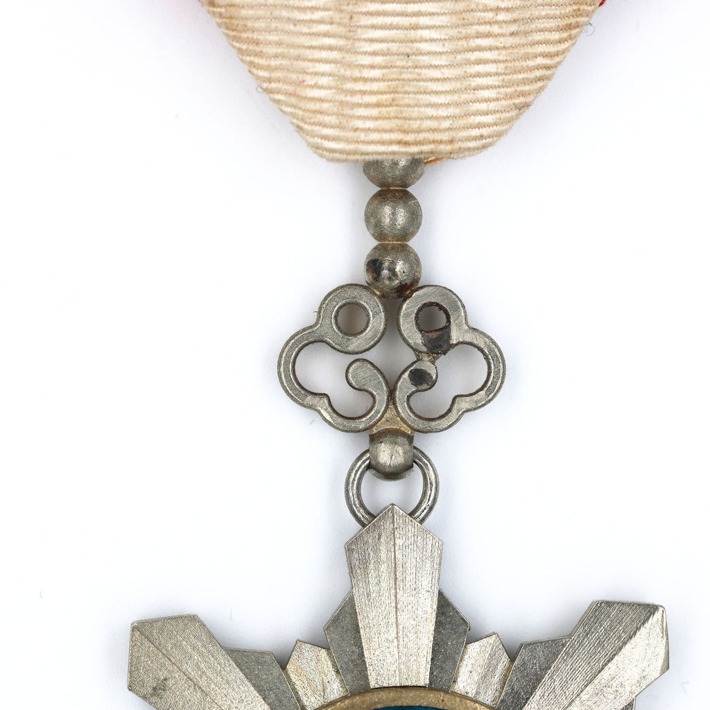 Republic of China 1912 Order of Golden Grain 8th Class Medal detail view 6