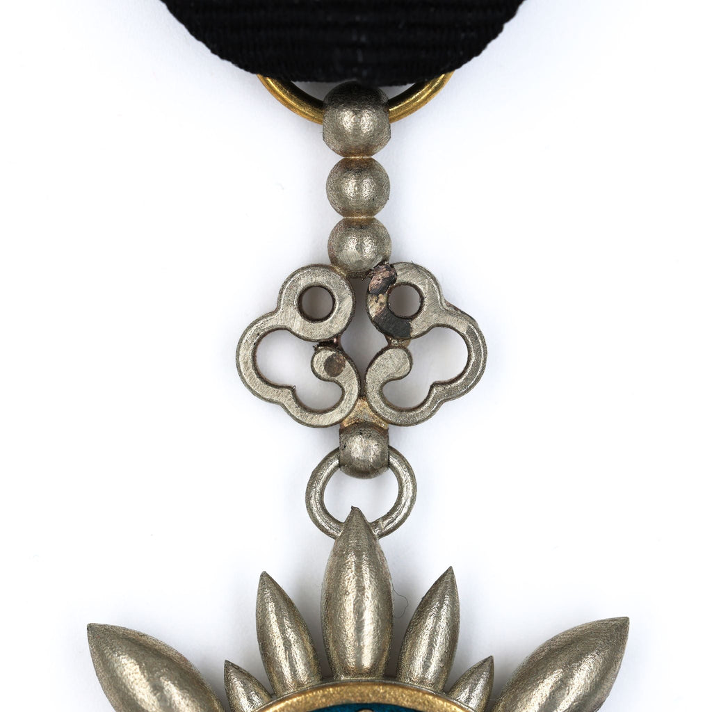Republic of China 1912 Order of Golden Grain 9th Class Medal detail view 3