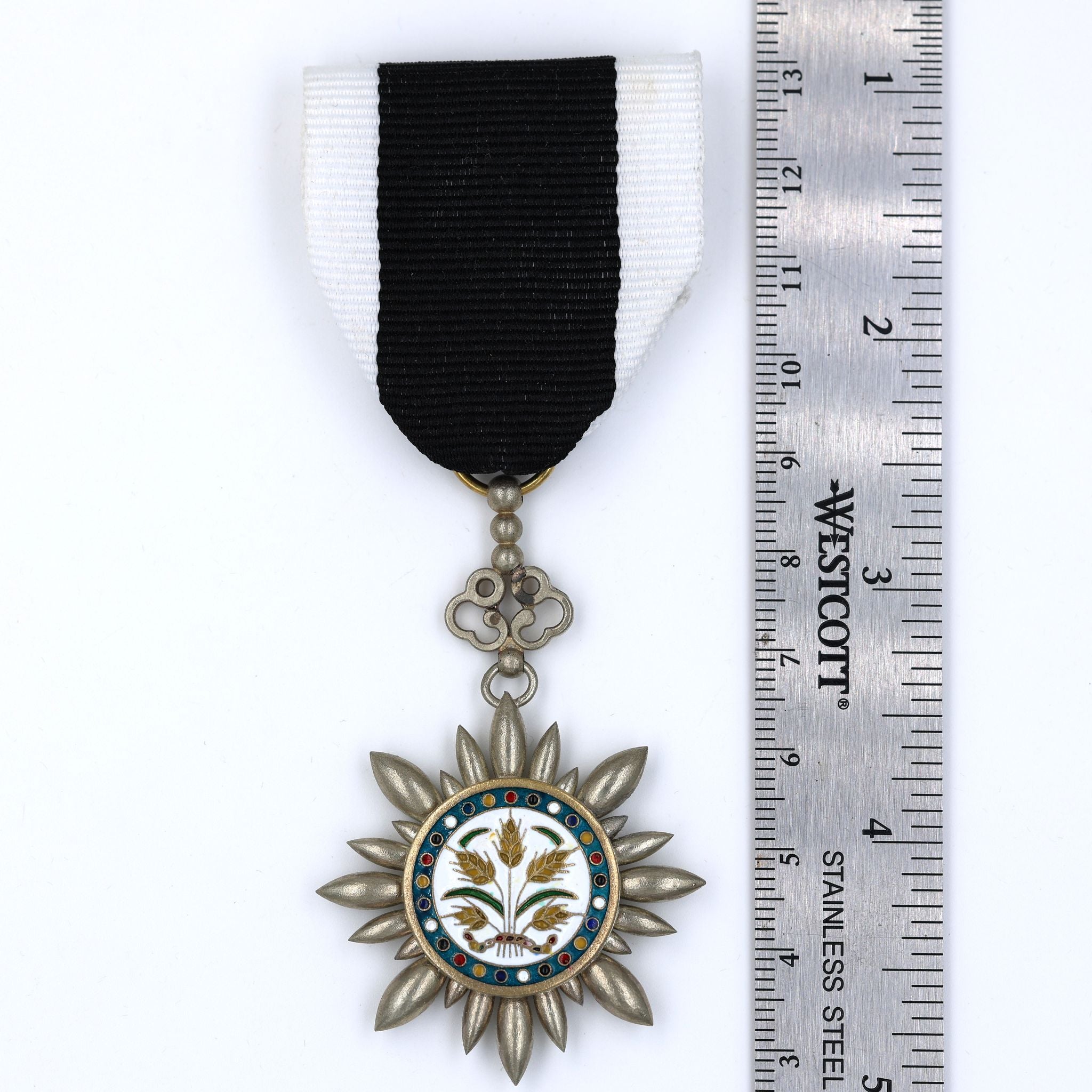 Republic of China 1912 Order of Golden Grain 9th Class Medal detail view 6