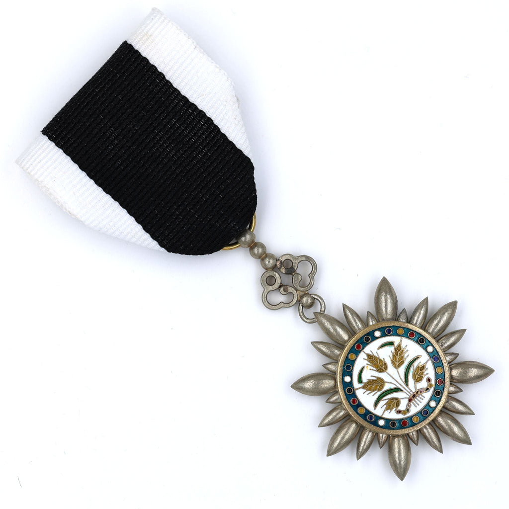Republic of China 1912 Order of Golden Grain 9th Class Medal detail view 10