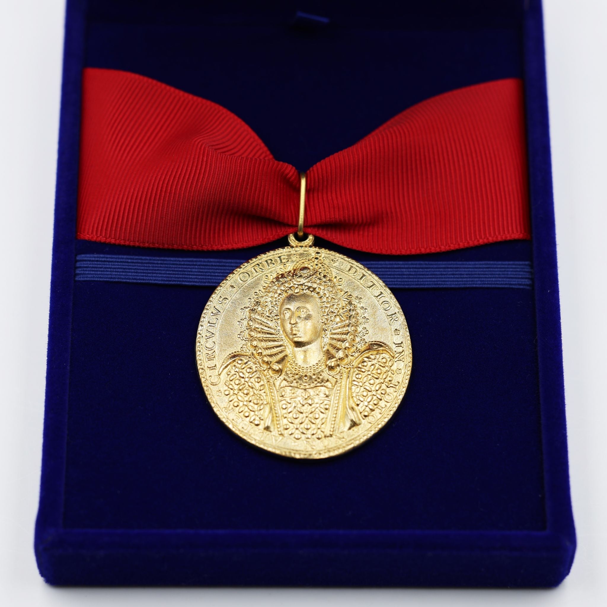 Queen Elizabeth I Armada Medal – Solid Copper with Red Ribbon Blue Case detail view 13
