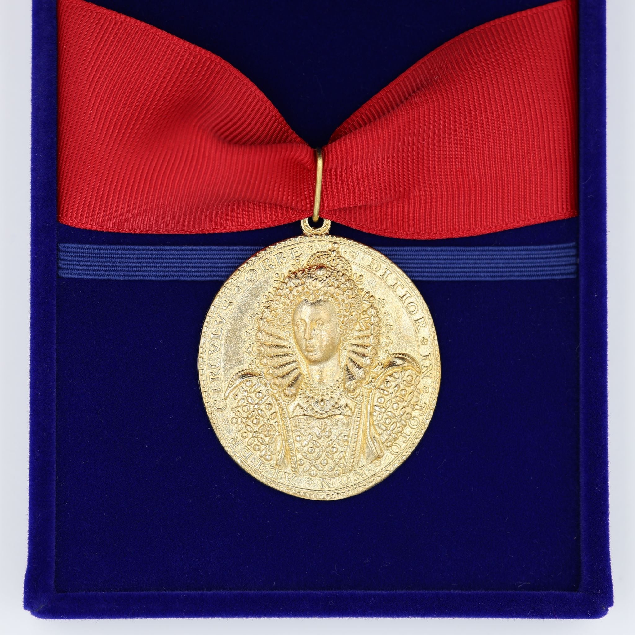 Queen Elizabeth I Armada Medal – Solid Copper with Red Ribbon Blue Case detail view 14