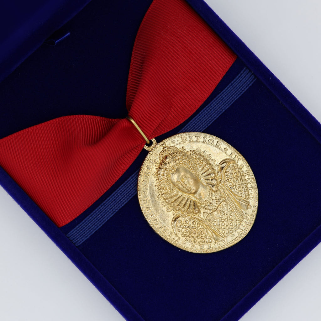 Queen Elizabeth I Armada Medal – Solid Copper with Red Ribbon Blue Case detail view 17