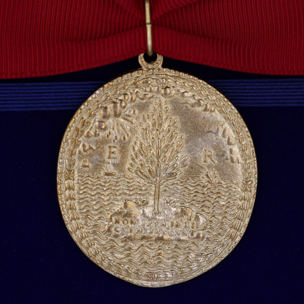Queen Elizabeth I Armada Medal – Solid Copper with Red Ribbon Blue Case detail view 19