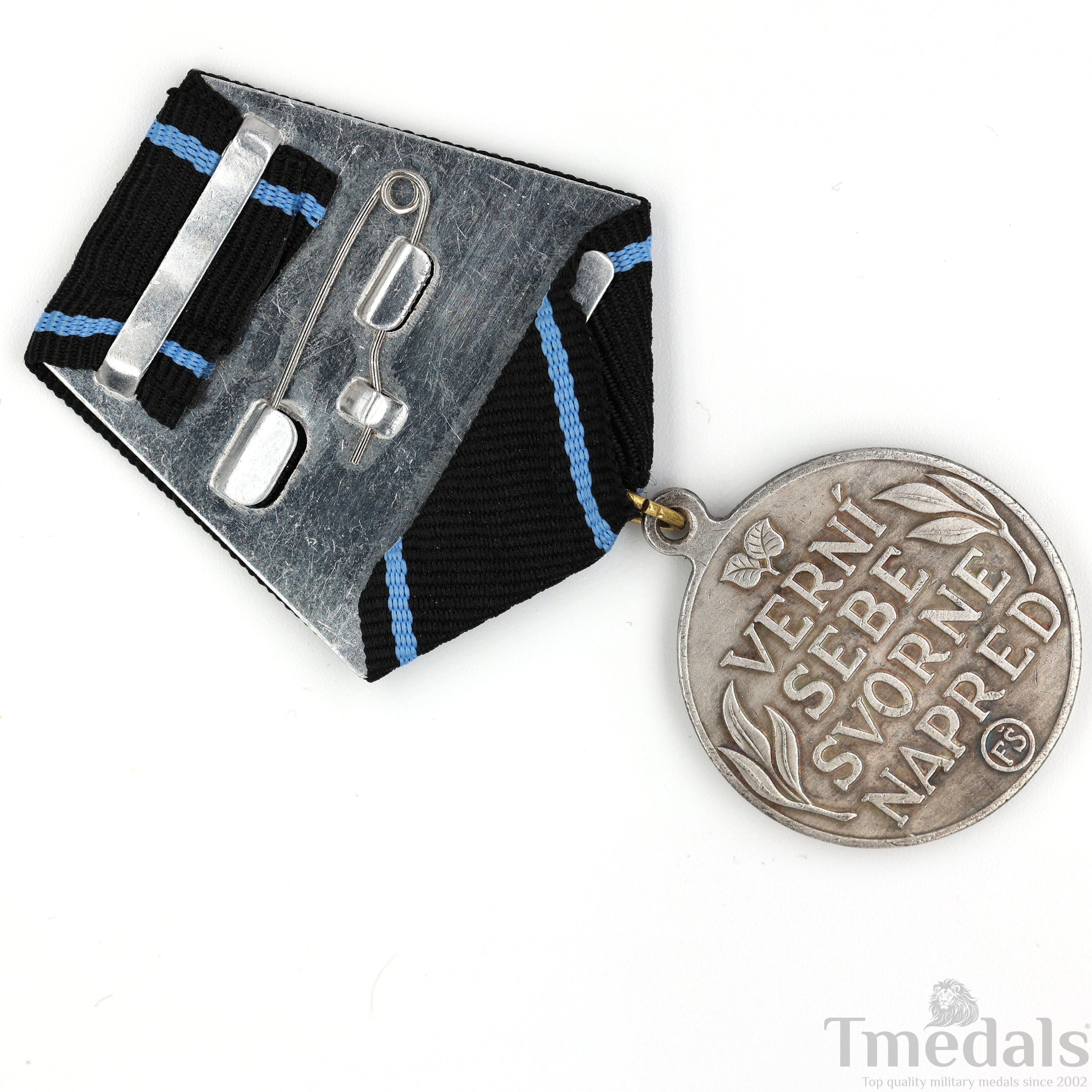 Slovakia Order of the Slovakian Cross Iii Class Medal 1940 Collectors silver detail view 9