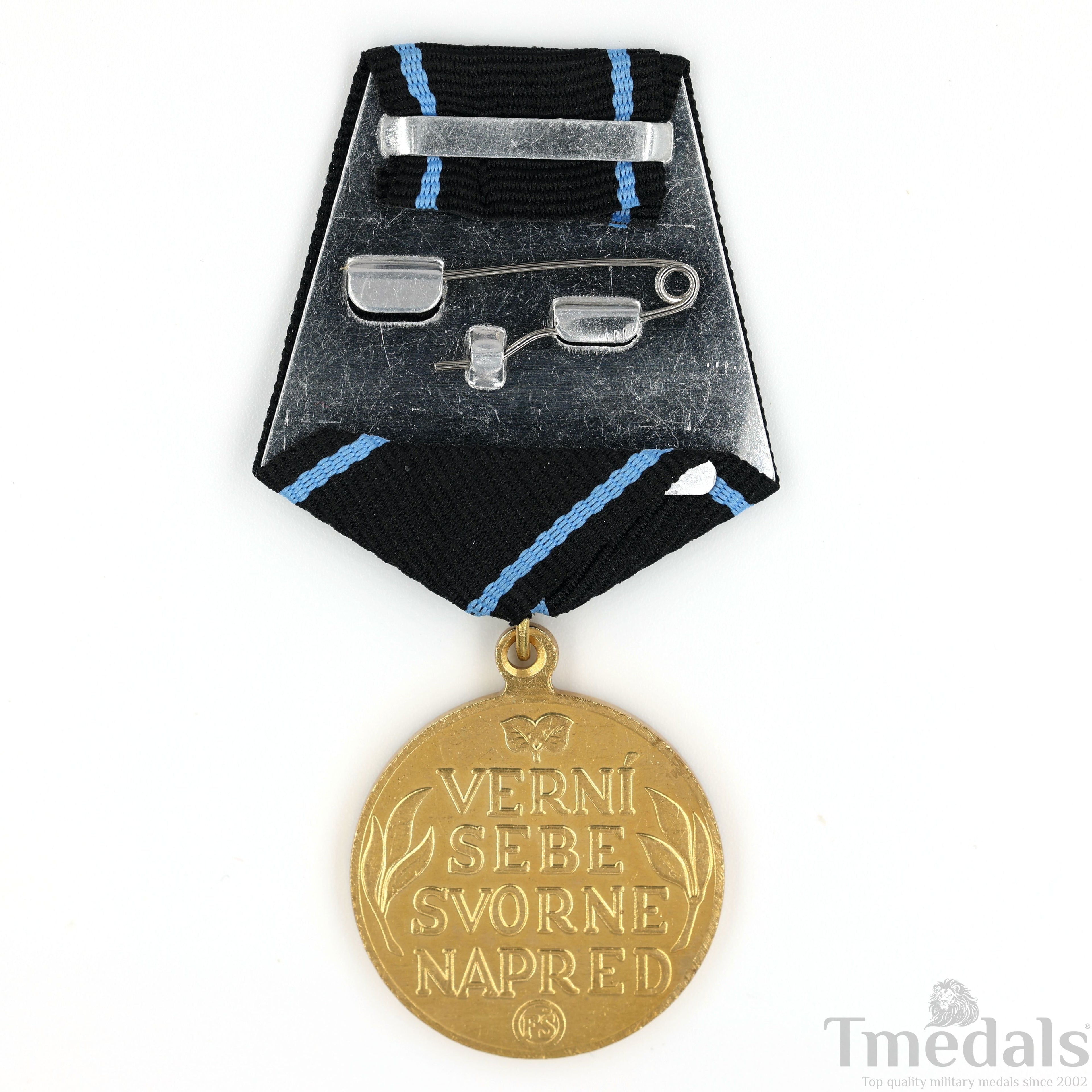 Slovakia Order of the Slovakian Cross Iii Class Medal 1940 Collectors gold detail view 2