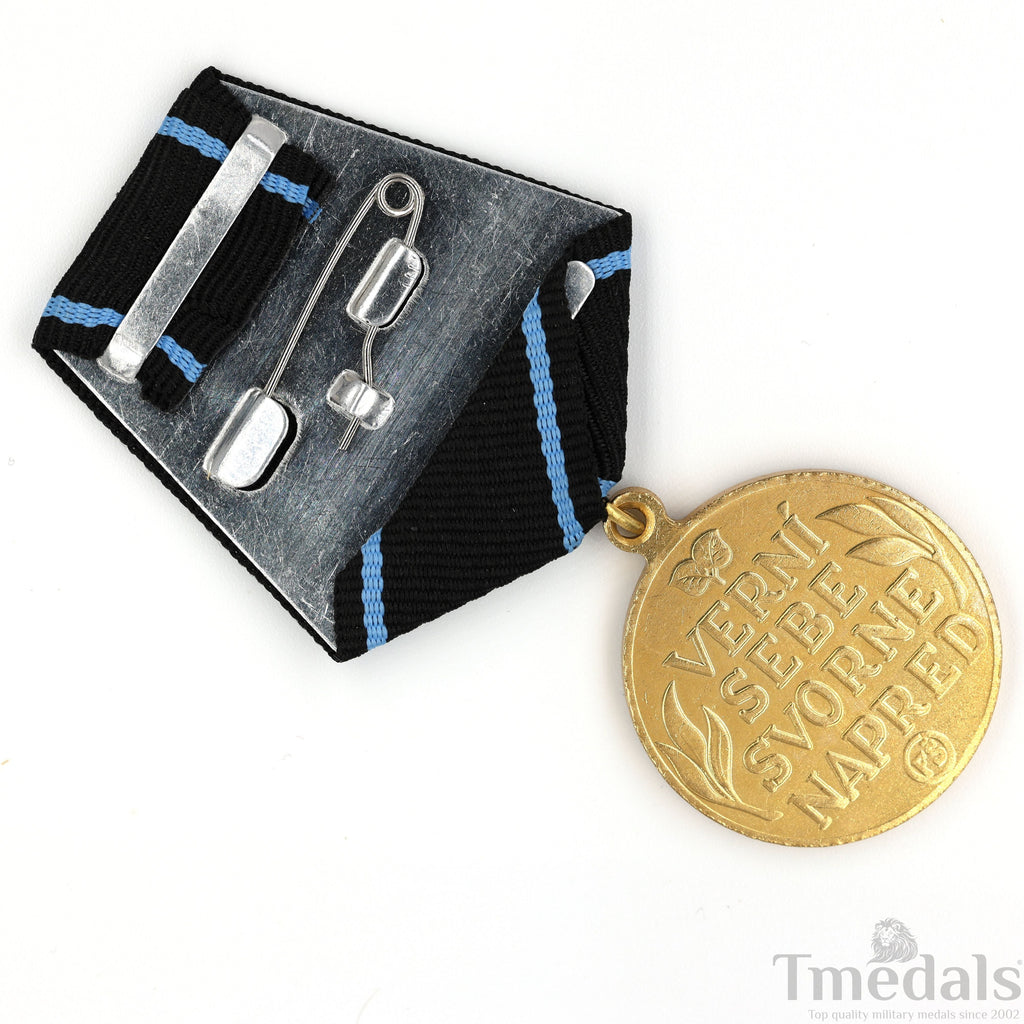 Slovakia Order of the Slovakian Cross Iii Class Medal 1940 Collectors gold detail view 7
