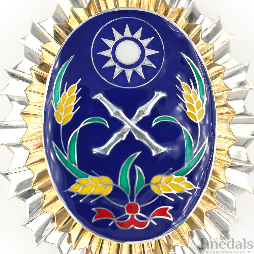 Republic of China Army Officer Academy Badge Pure Silver detail view 12