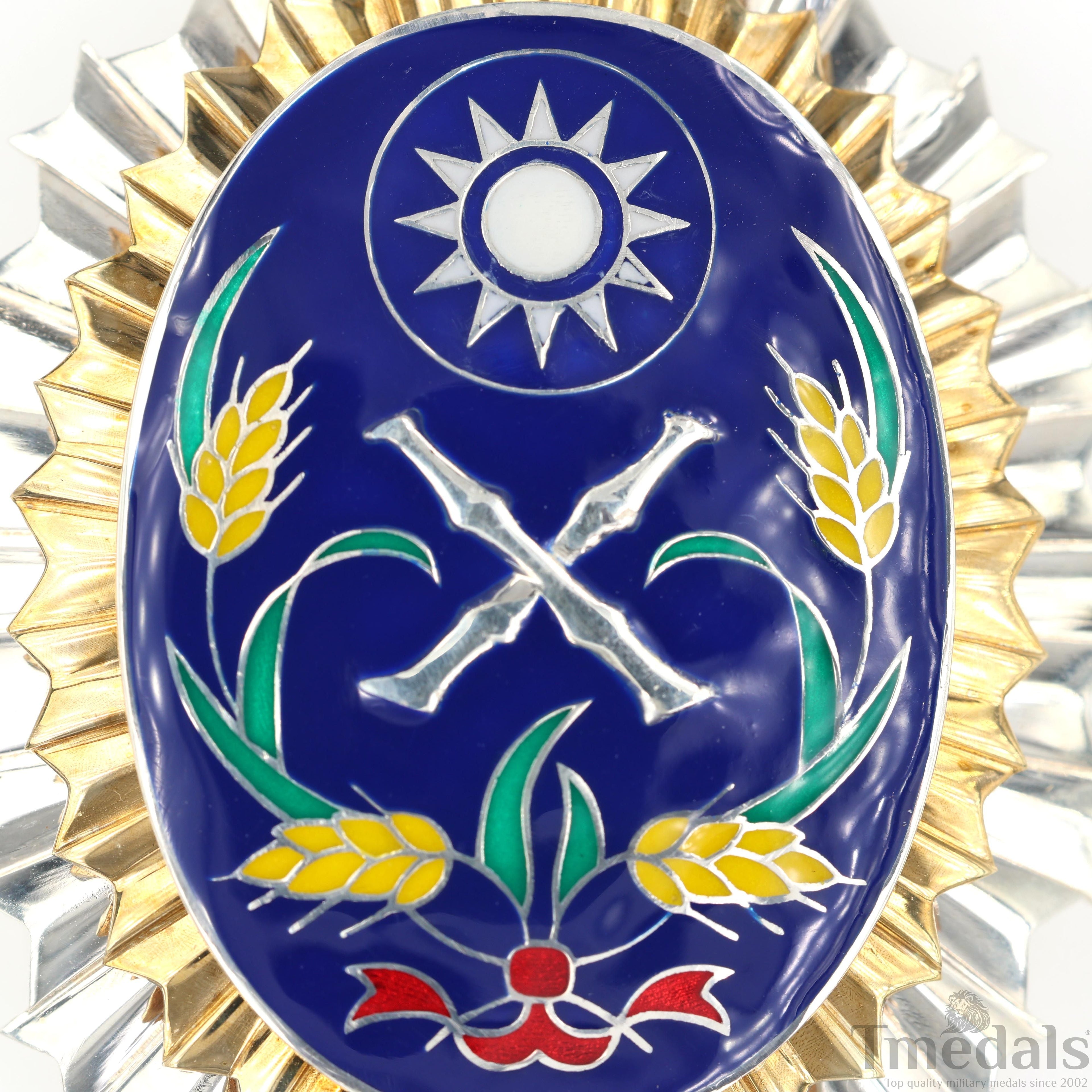 Republic of China Army Officer Academy Badge Pure Silver detail view 4