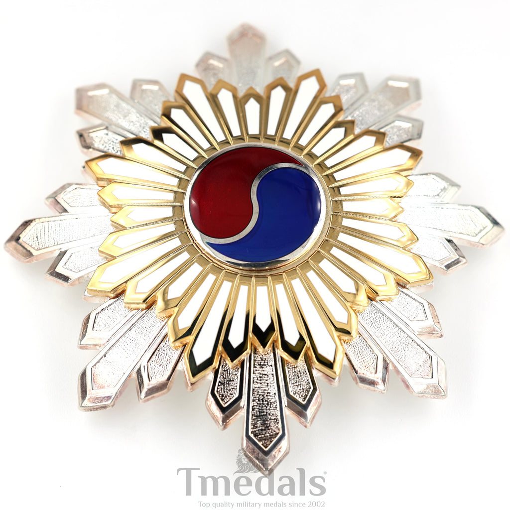 Korea Korean Order of the Taeguk, II Class Breast Star detail view 7