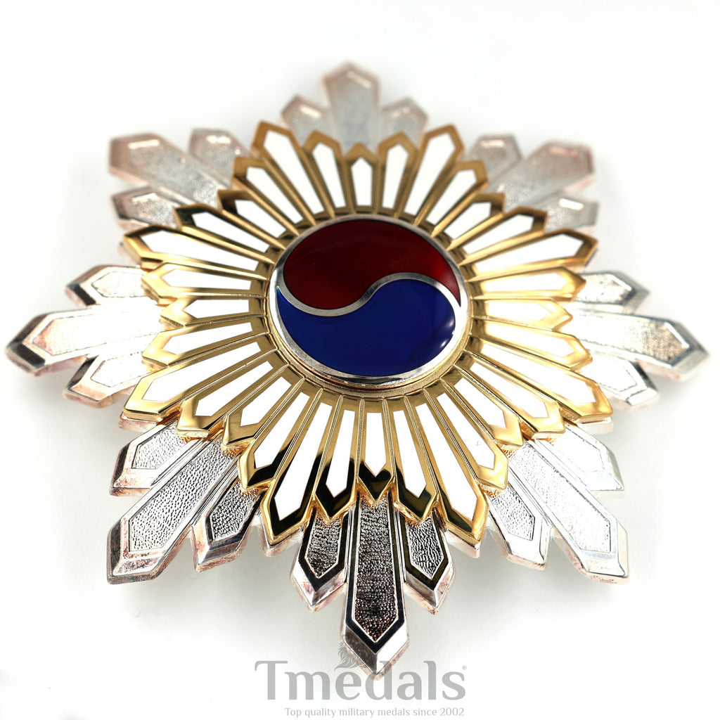 Korea Korean Order of the Taeguk, II Class Breast Star detail view 4