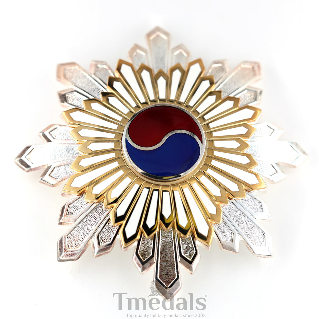 Korea Korean Order of the Taeguk, II Class Breast Star detail view 8