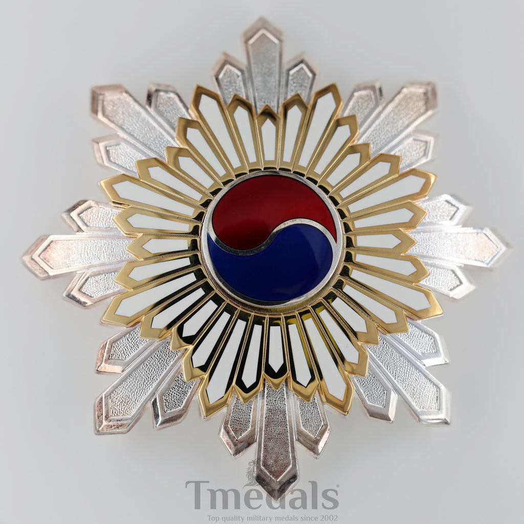 Korea Korean Order of the Taeguk, II Class Breast Star detail view 9