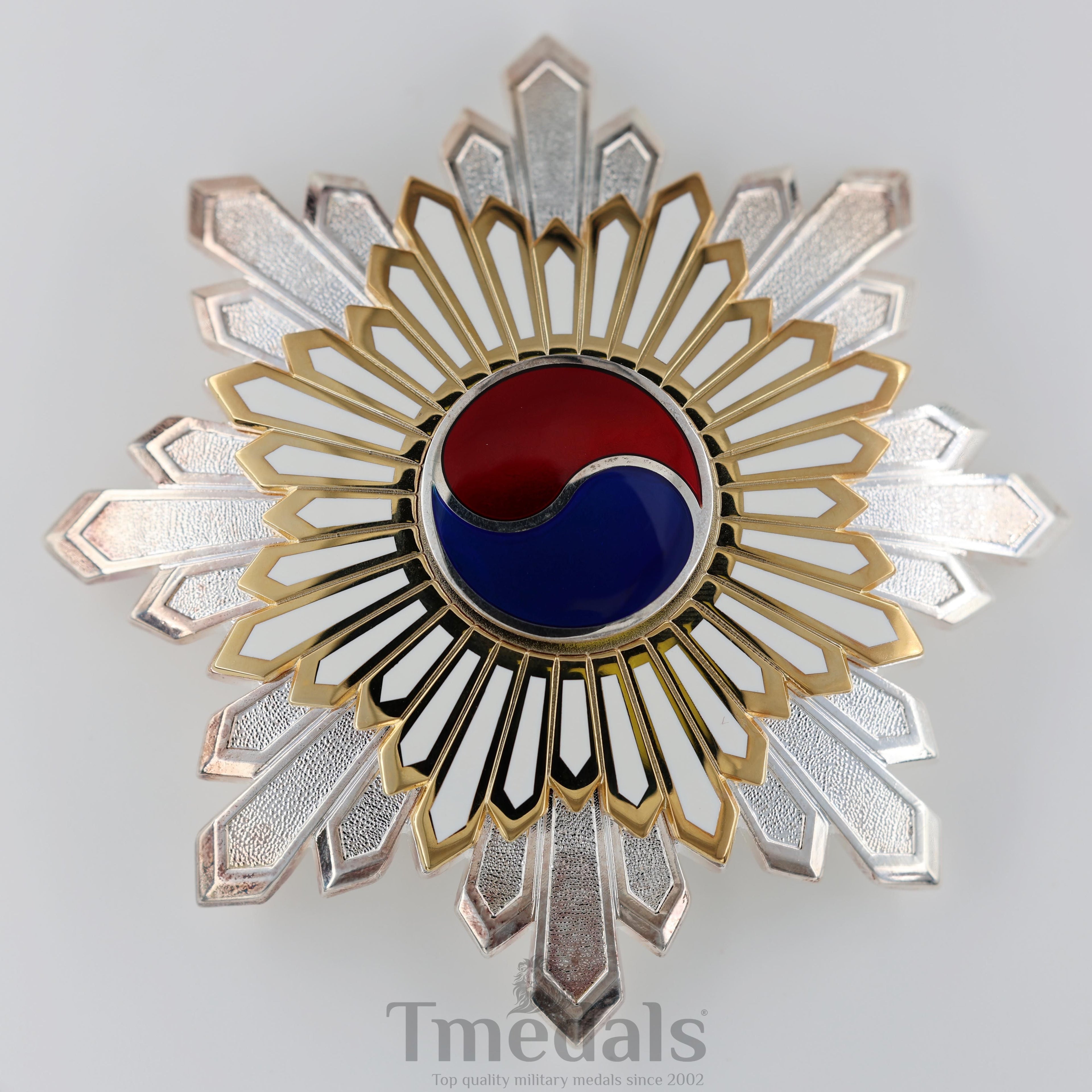 Korea Korean Order of the Taeguk, II Class Breast Star detail view 9