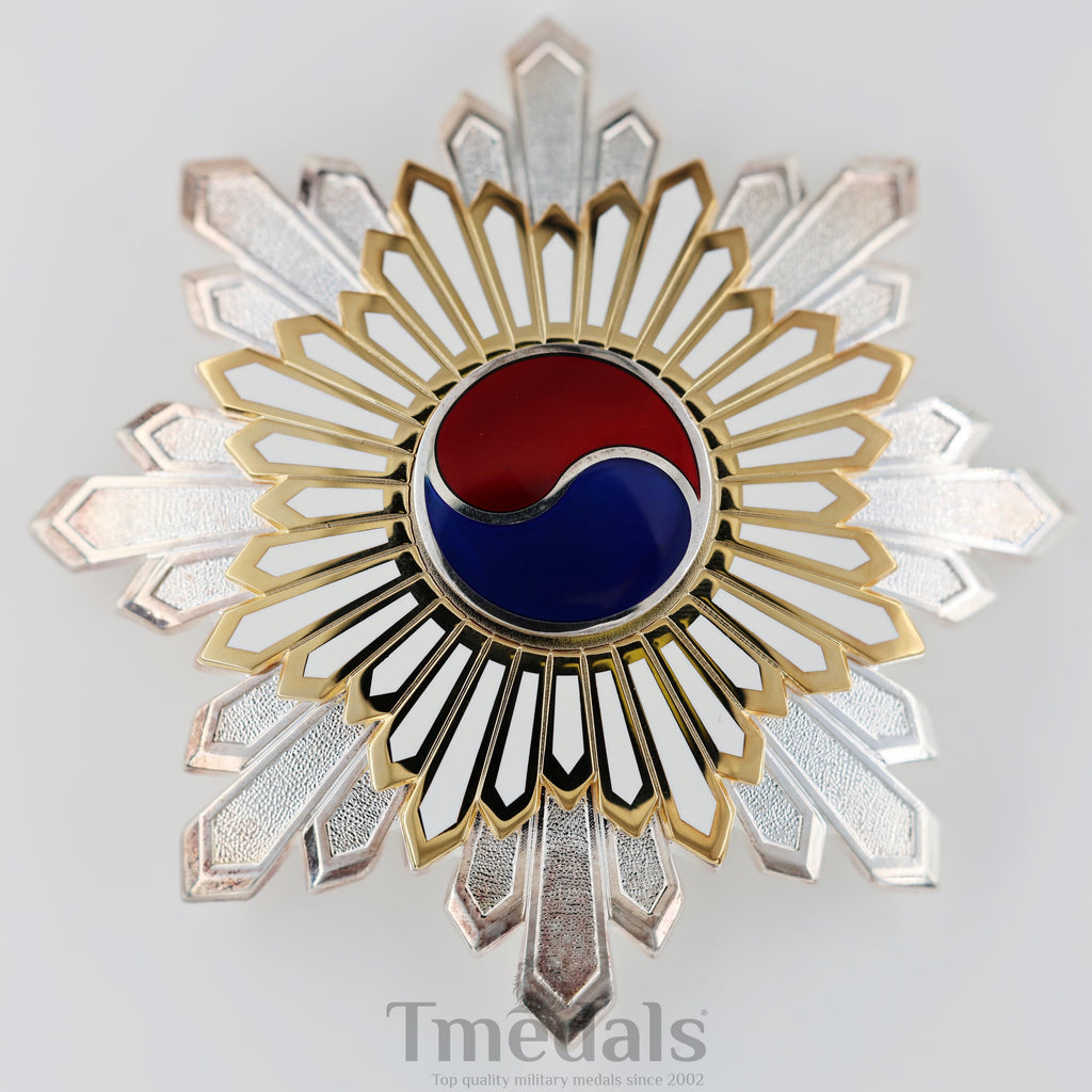 Korea Korean Order of the Taeguk, II Class Breast Star detail view 10