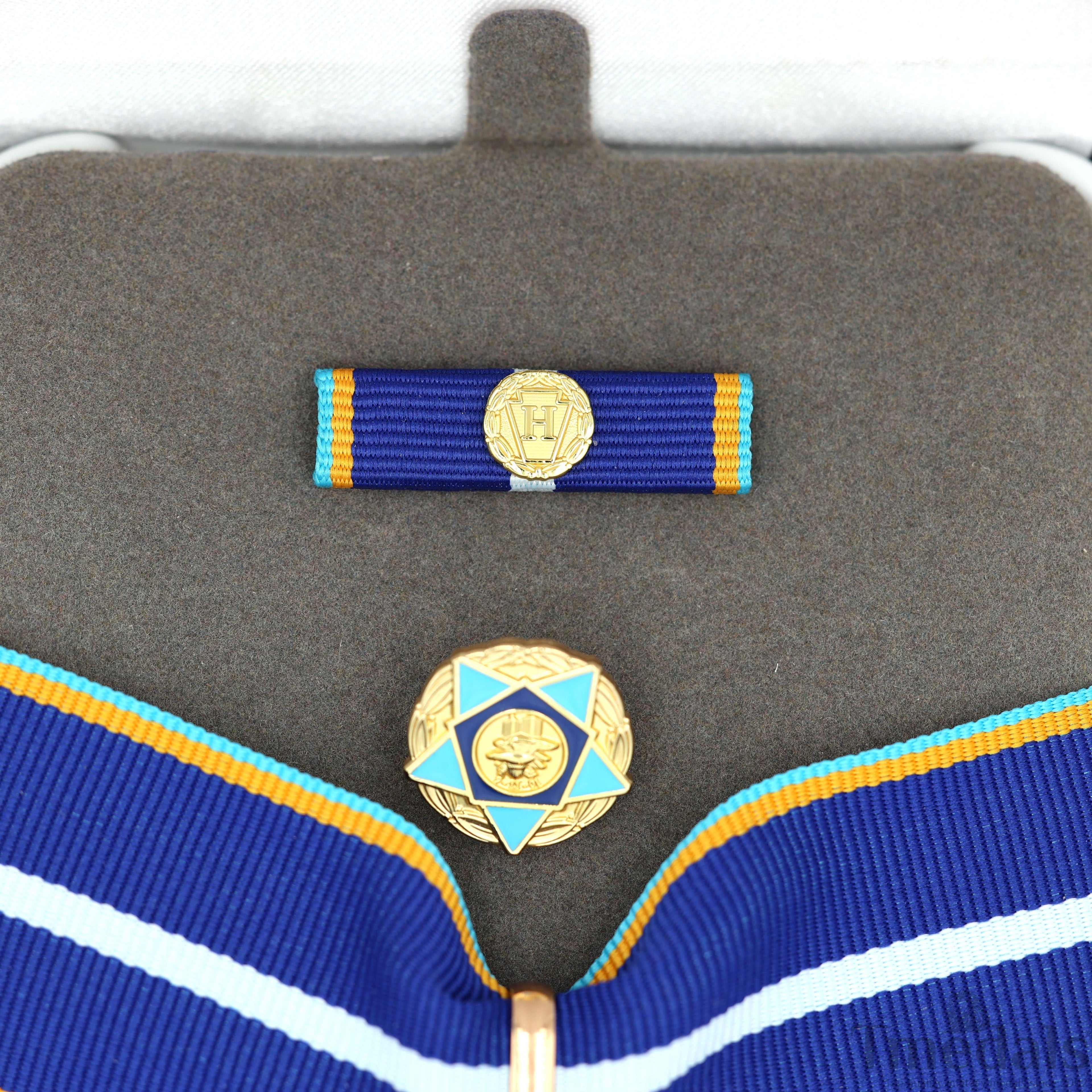 U.S. 9/11 Heroes Medal of Valor Order - 911 2001 Complete Presentation Full Set detail view 13