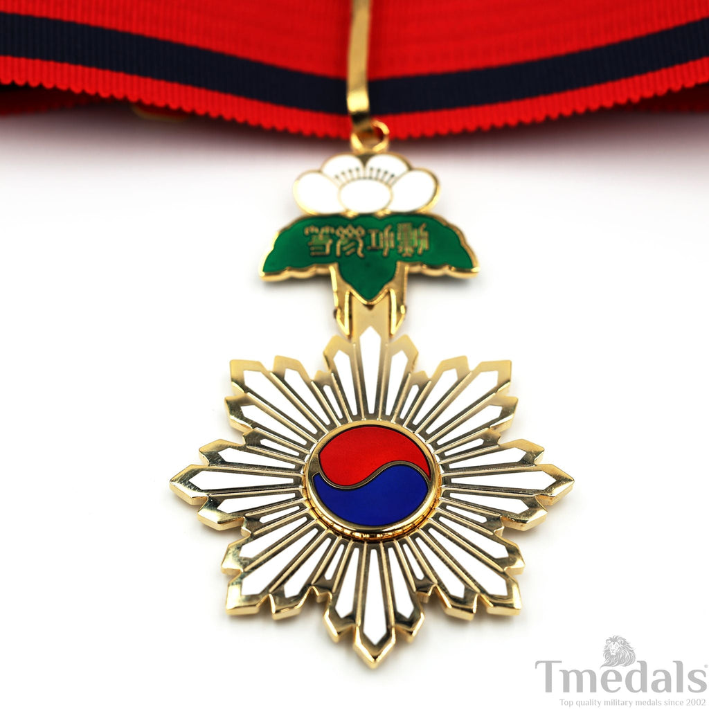 Korea – Order of the Taegeuk, Third Class Neck Badge () detail view 6
